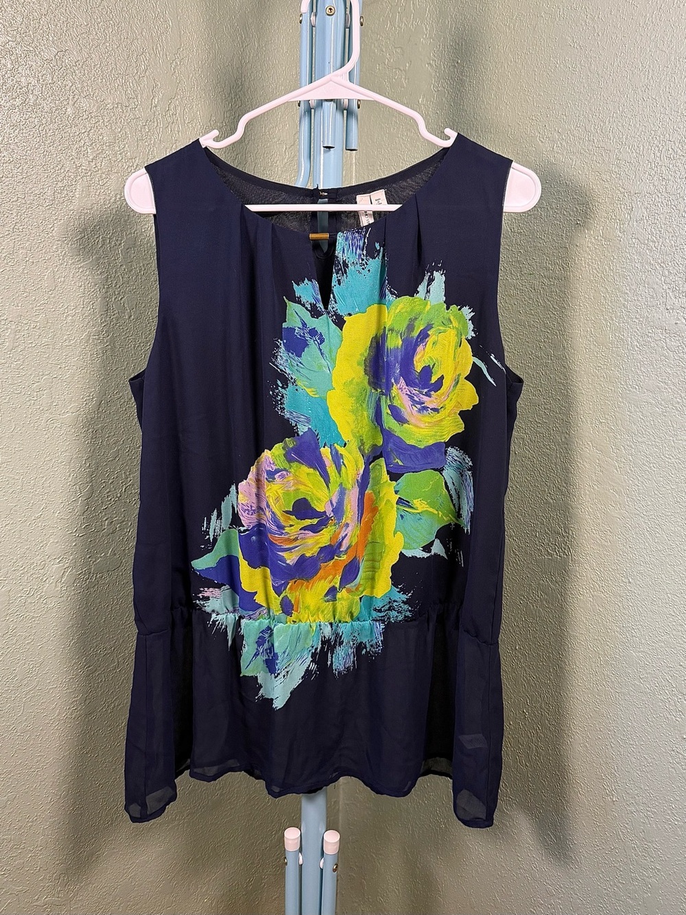 Como Vintage Navy Sleeveless Top with Bold Floral Splash